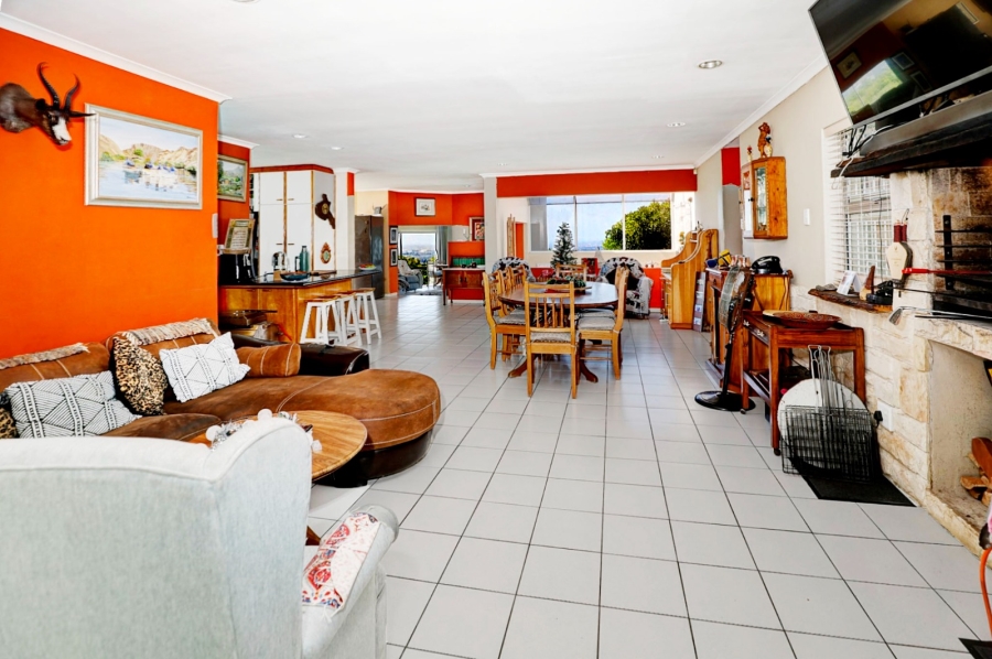 5 Bedroom Property for Sale in Loevenstein Western Cape